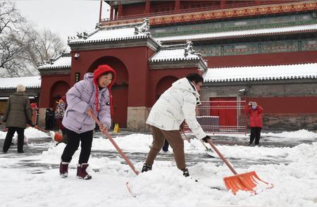 大范围降雪降温即将来临，跟随新华全媒做好防范准备！