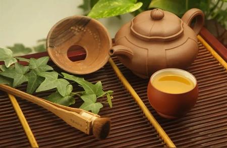 七律品茗之旅：从茶叶到文化的深度解读