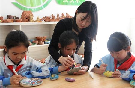 石泉县城关镇中心小学：“小石头”展现童心世界